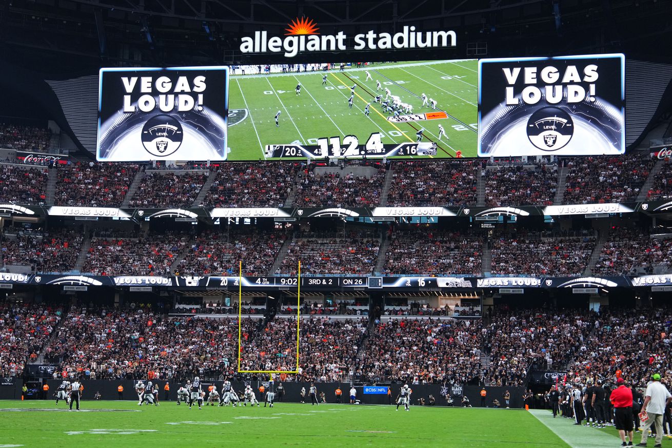 Cleveland Browns v Las Vegas Raiders