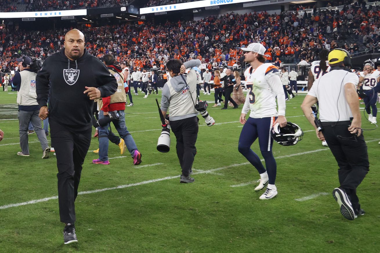 Denver Broncos v Las Vegas Raiders