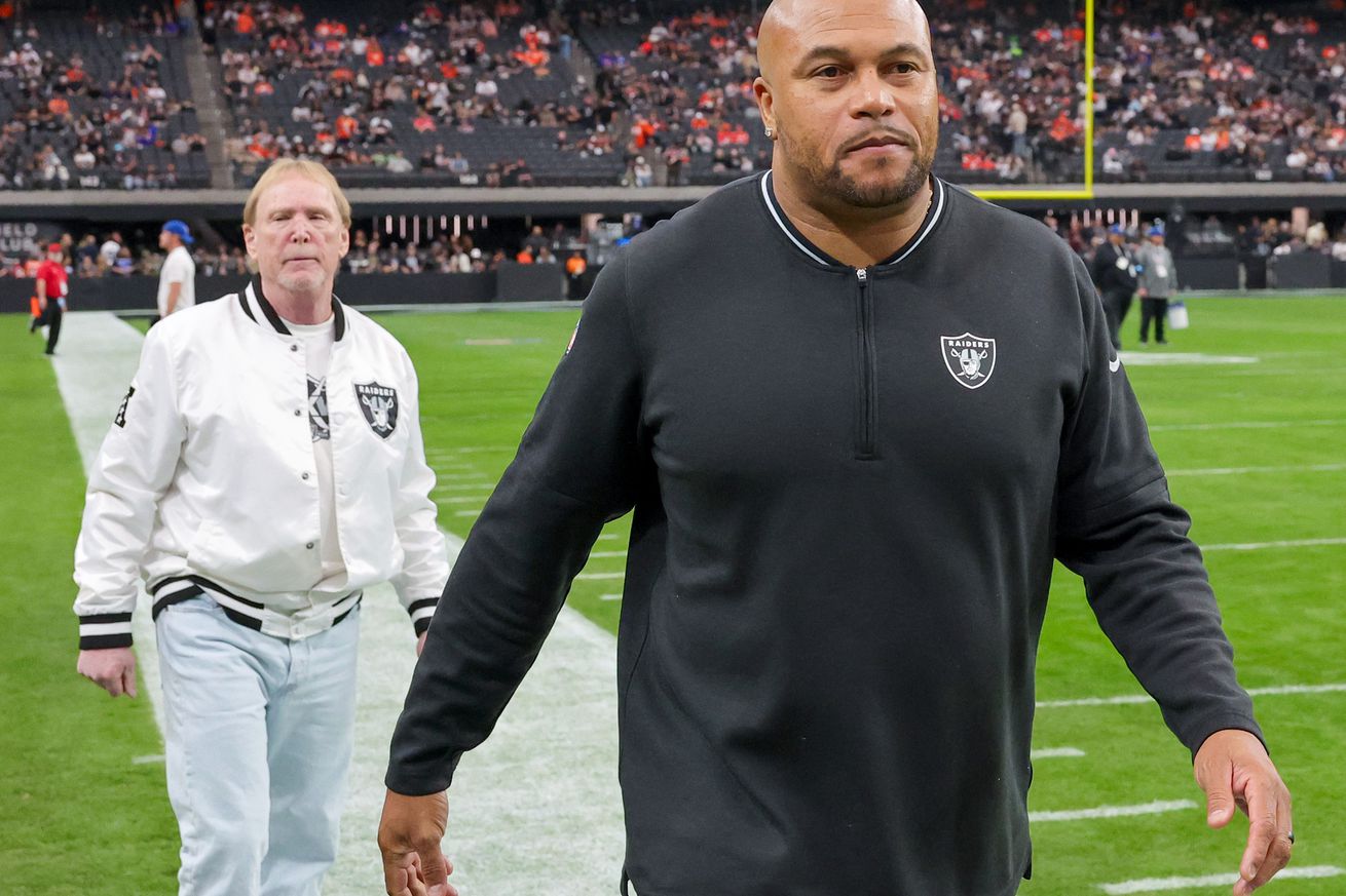 Denver Broncos v Las Vegas Raiders